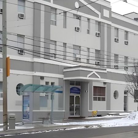 하워드 존슨 토론토 웨스트 레이크쇼어 호텔 외부 사진